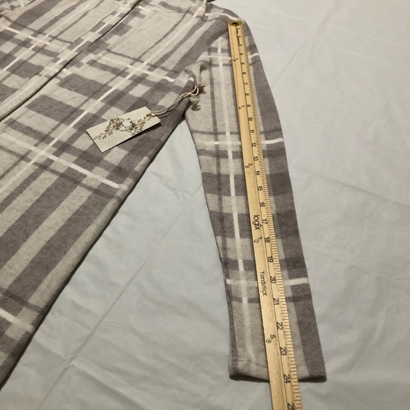 NWT Tru Self Women’s Long Sleeve Open Front Hooded Gray & White Plaid Cardigan M - Picture 6 of 10